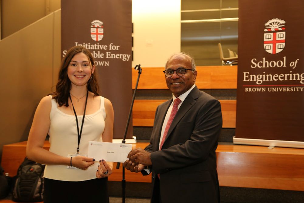 Prof. Subra Suresh present the 1st prize to poster session winner Winner Audrey Smith 